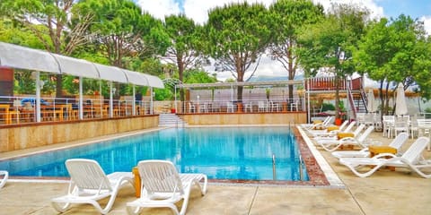 Venus Resto Pool — photograph 3