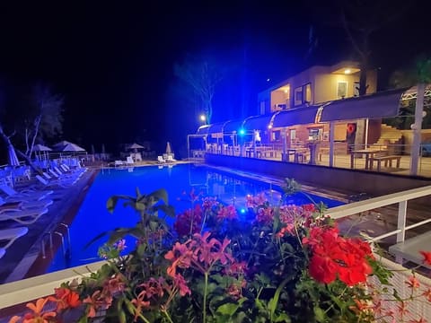 Venus Resto Pool — photograph 4