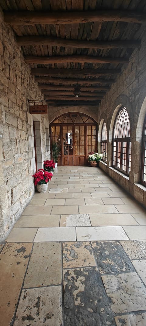 St. Charbel Church - Jal Nachi — photograph 6