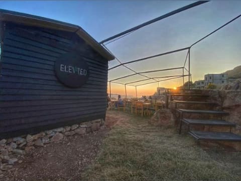Elevated LB — photograph 3