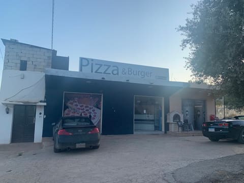 Pizza & Burger — photograph 2