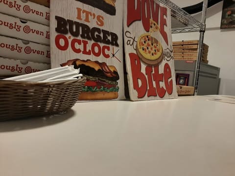 Pizza & Burger — photograph 6