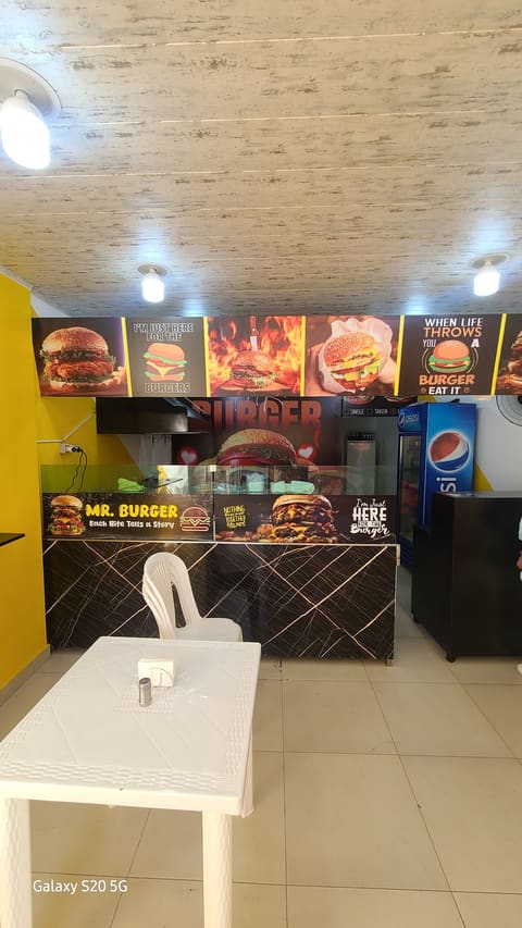 MR.BURGER — photograph 6
