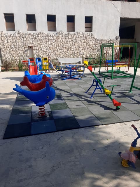 Public Garden of Zouk Mosbeh — photograph 2