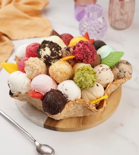 GELATO SHOW — photograph 2