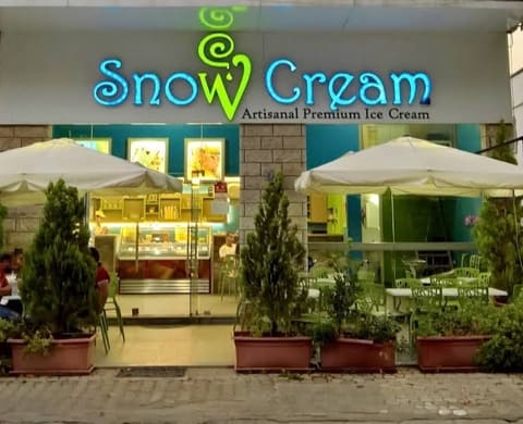 Snow Cream - Parlor & Coffee Shop — photograph 3