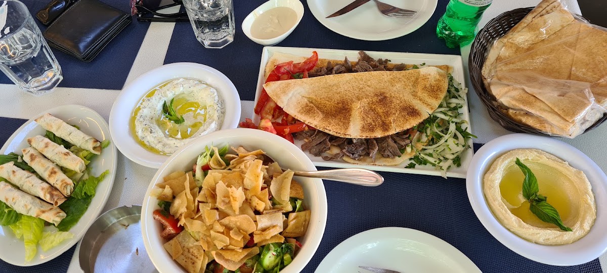Sharqi Gharbi Restaurant — photograph 2