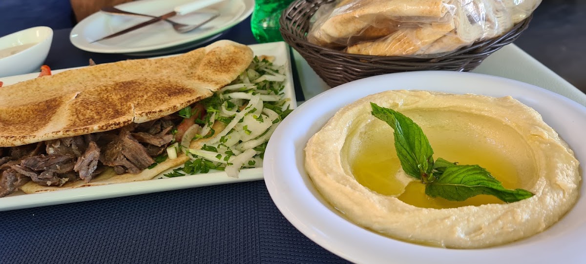 Sharqi Gharbi Restaurant — photograph 3