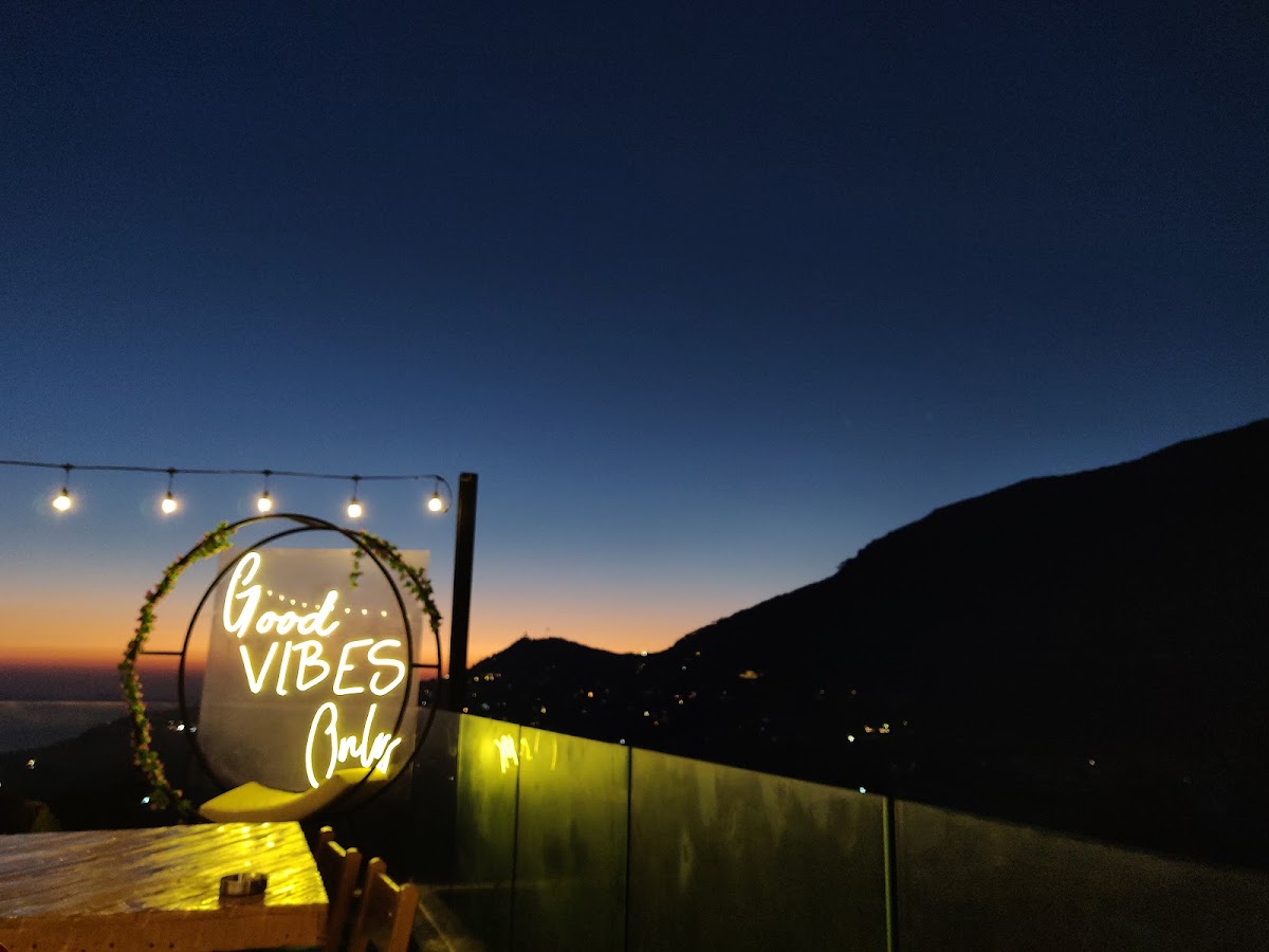Night In Paradise — photograph 4