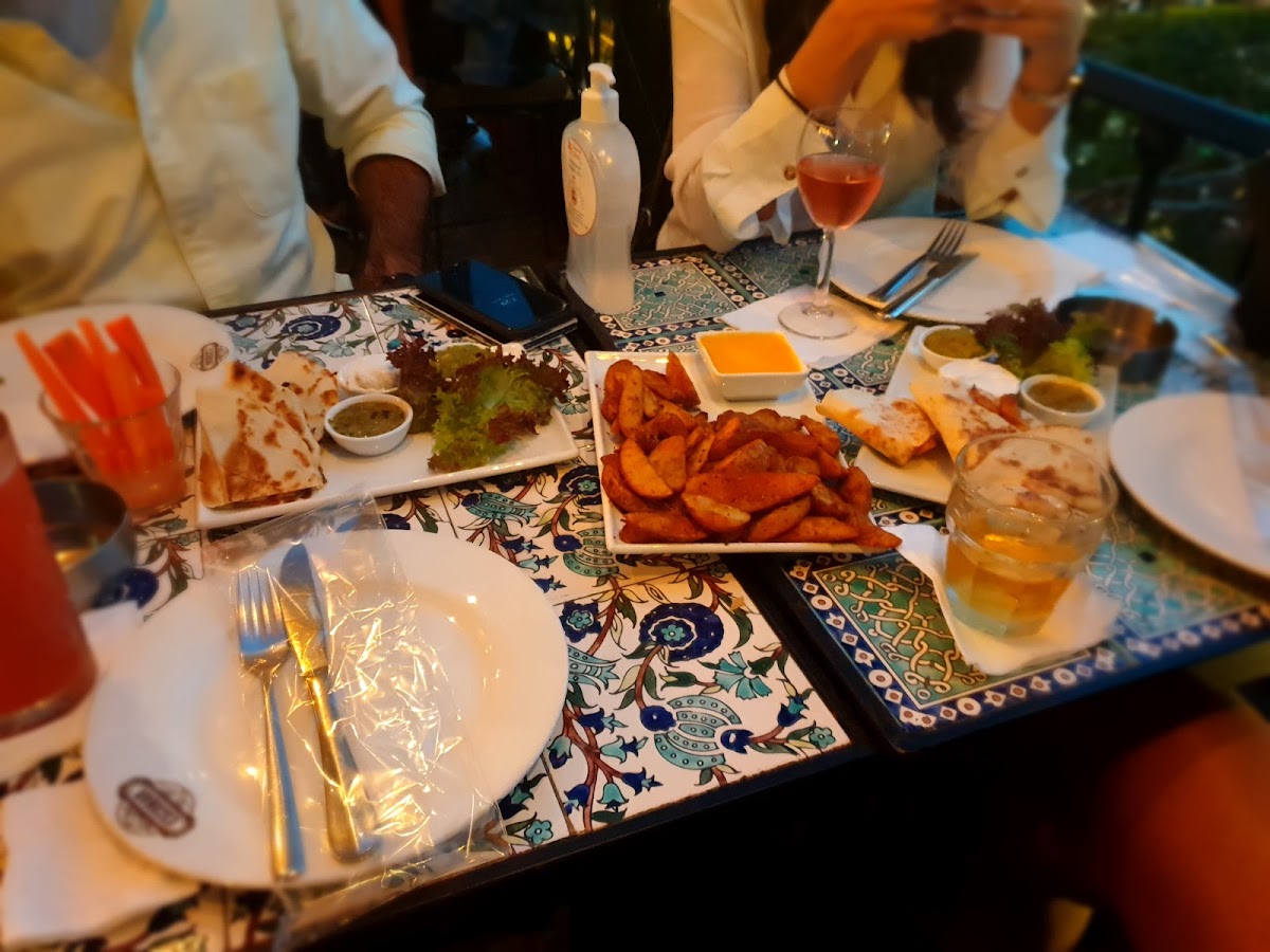 ESCO-BAR The Village Dbayeh — photograph 2