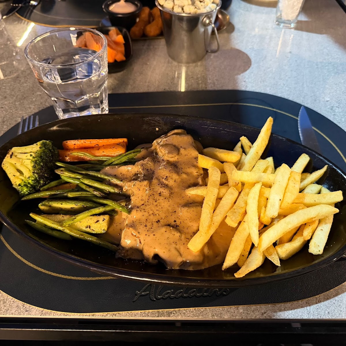 Aladdin's — photograph 2