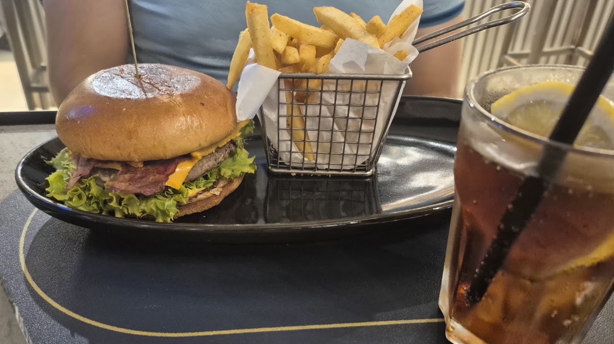Aladdin's — photograph 4