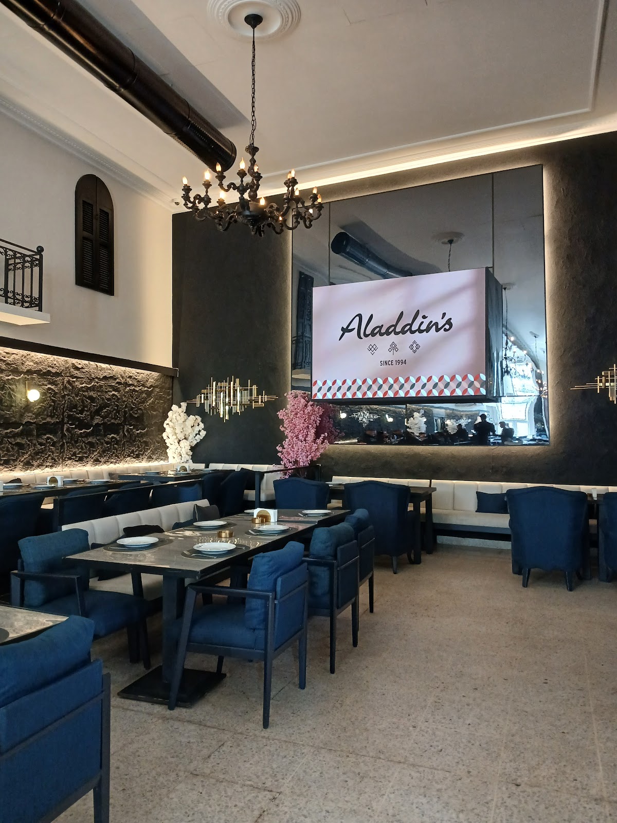 Aladdin's — photograph 5