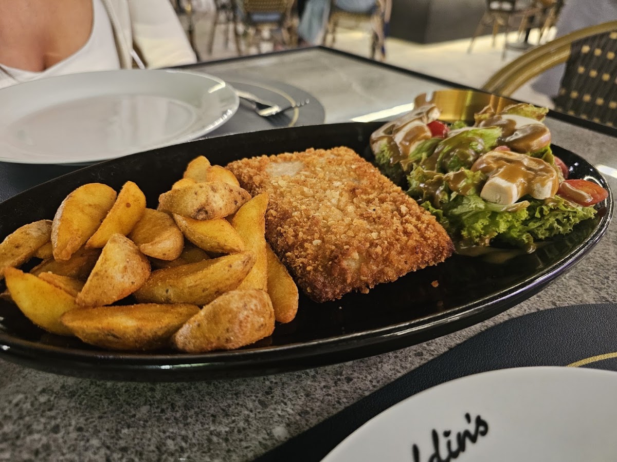 Aladdin's — photograph 6