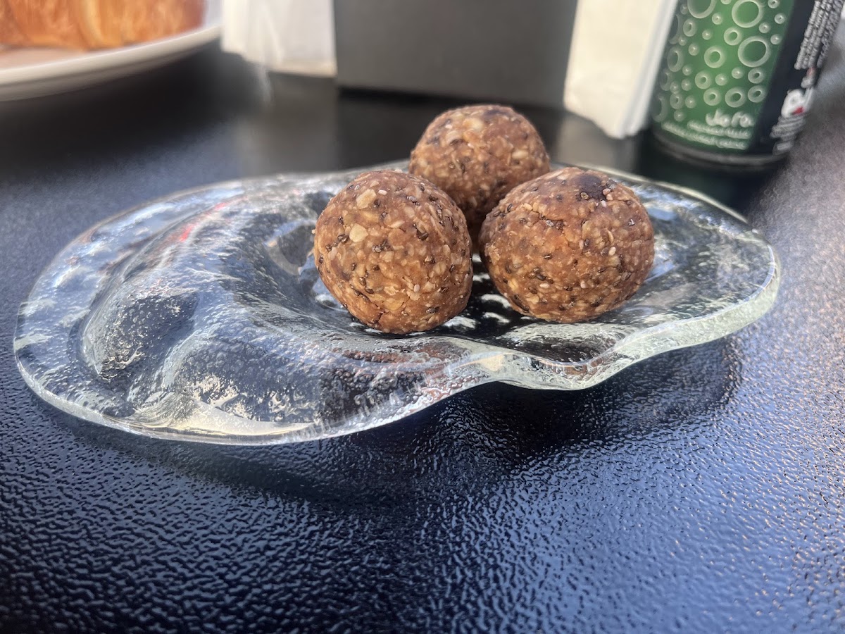 SeraVie Cafe — photograph 2