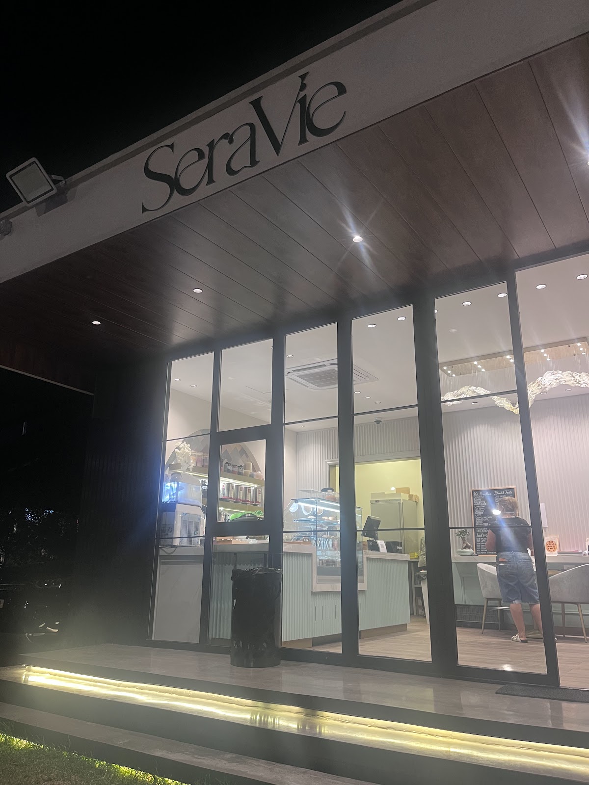 SeraVie Cafe — photograph 5