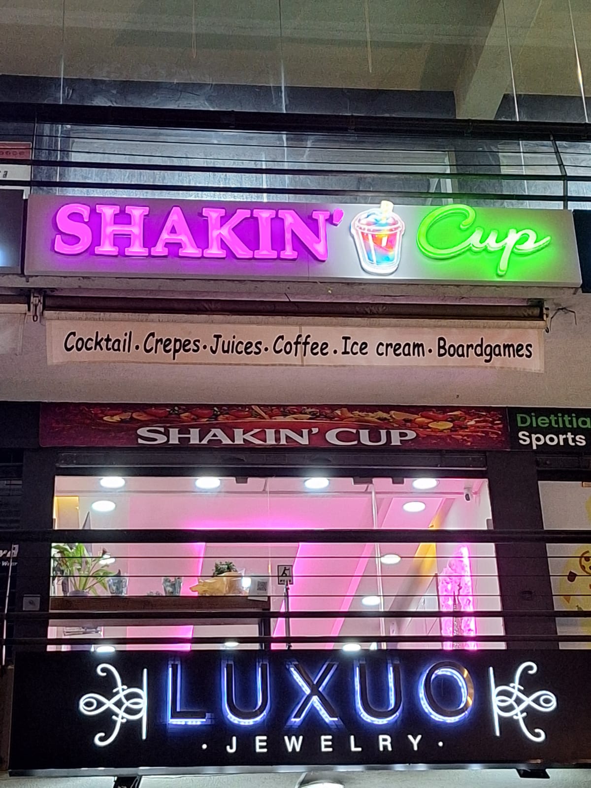 Shakin' Cup — photograph 3
