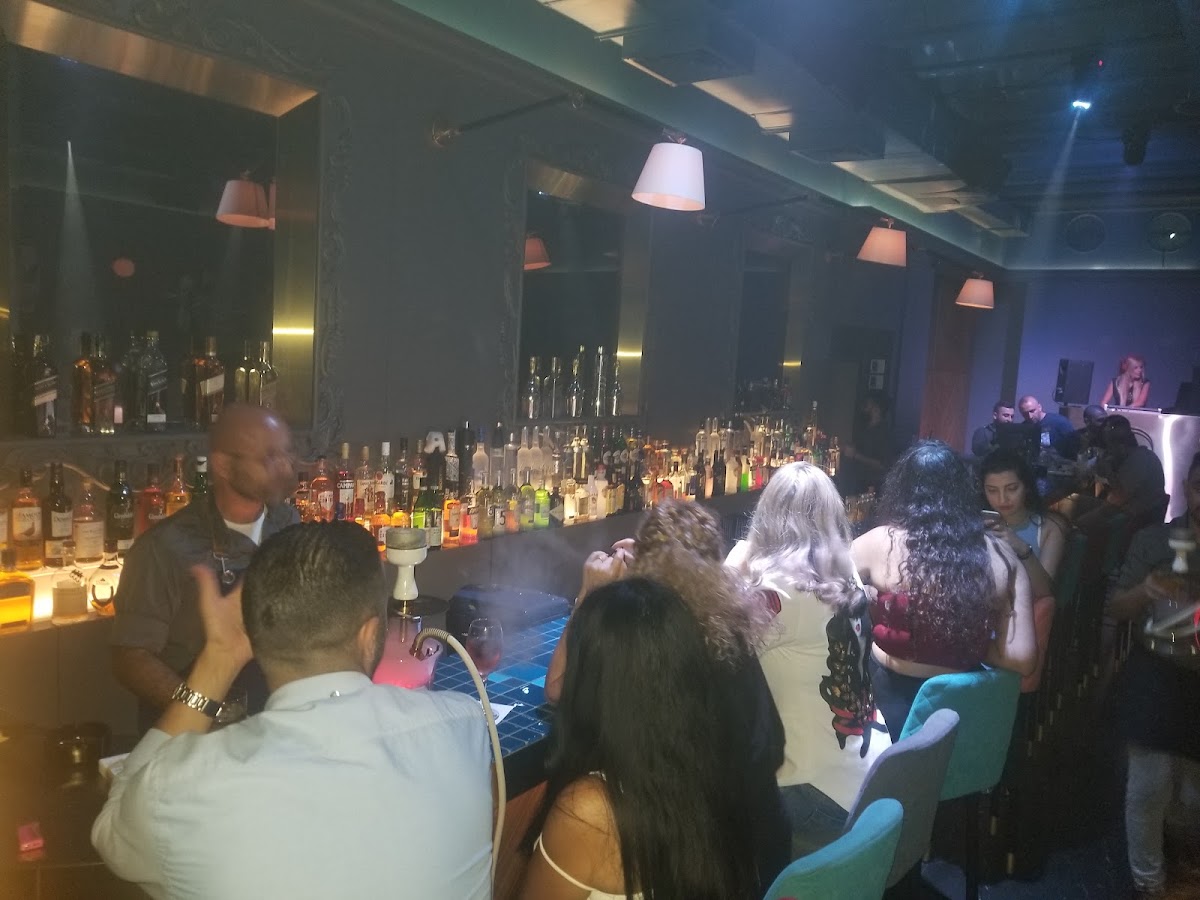 Brûlé Lounge & Bar — photograph 2