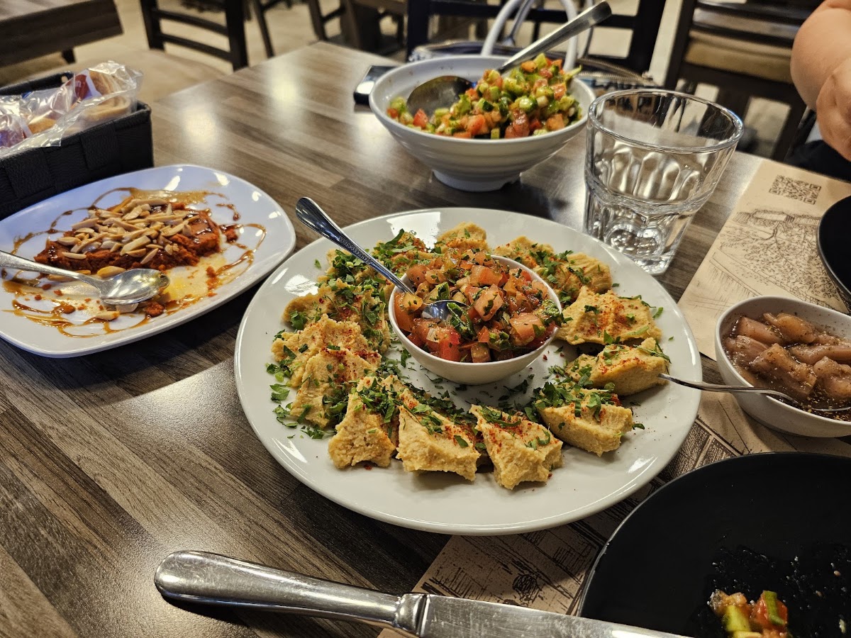 Resto Ghazar — photograph 2