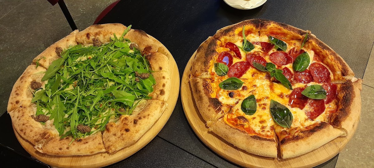 ANTONIO’S PIZZA — photograph 4