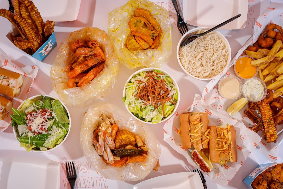 SHRIMP REPUBLIC — photograph 2