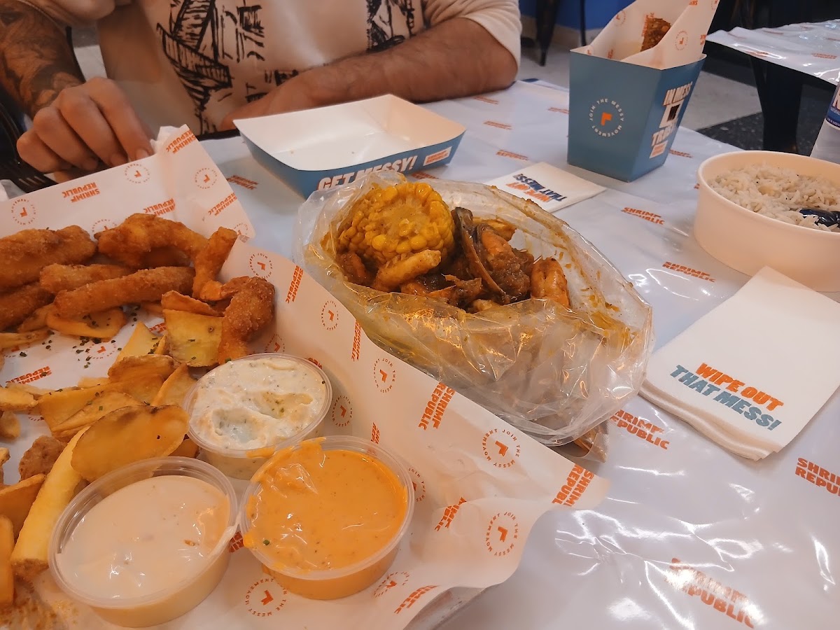 SHRIMP REPUBLIC — photograph 3