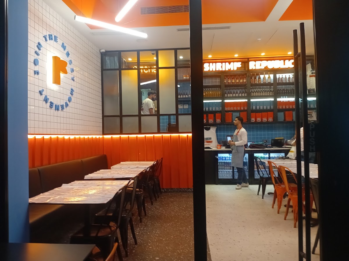 SHRIMP REPUBLIC — photograph 6
