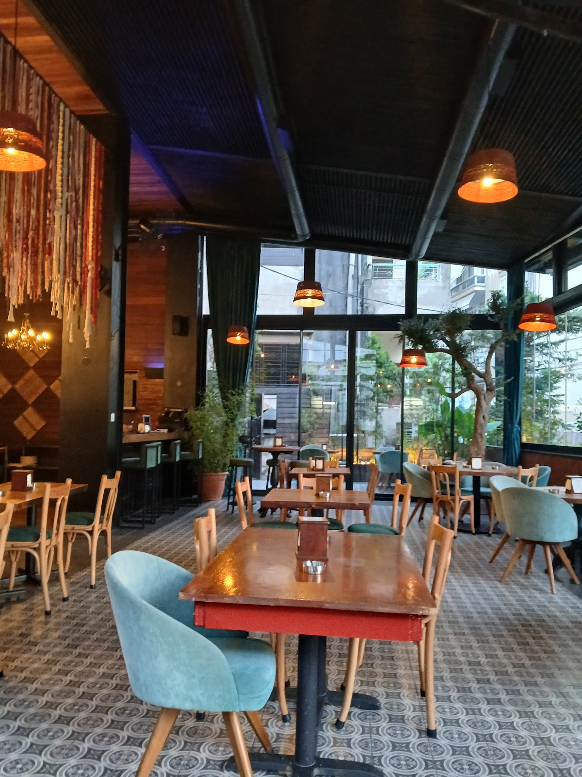 Em Nazih Achrafieh — photograph 6