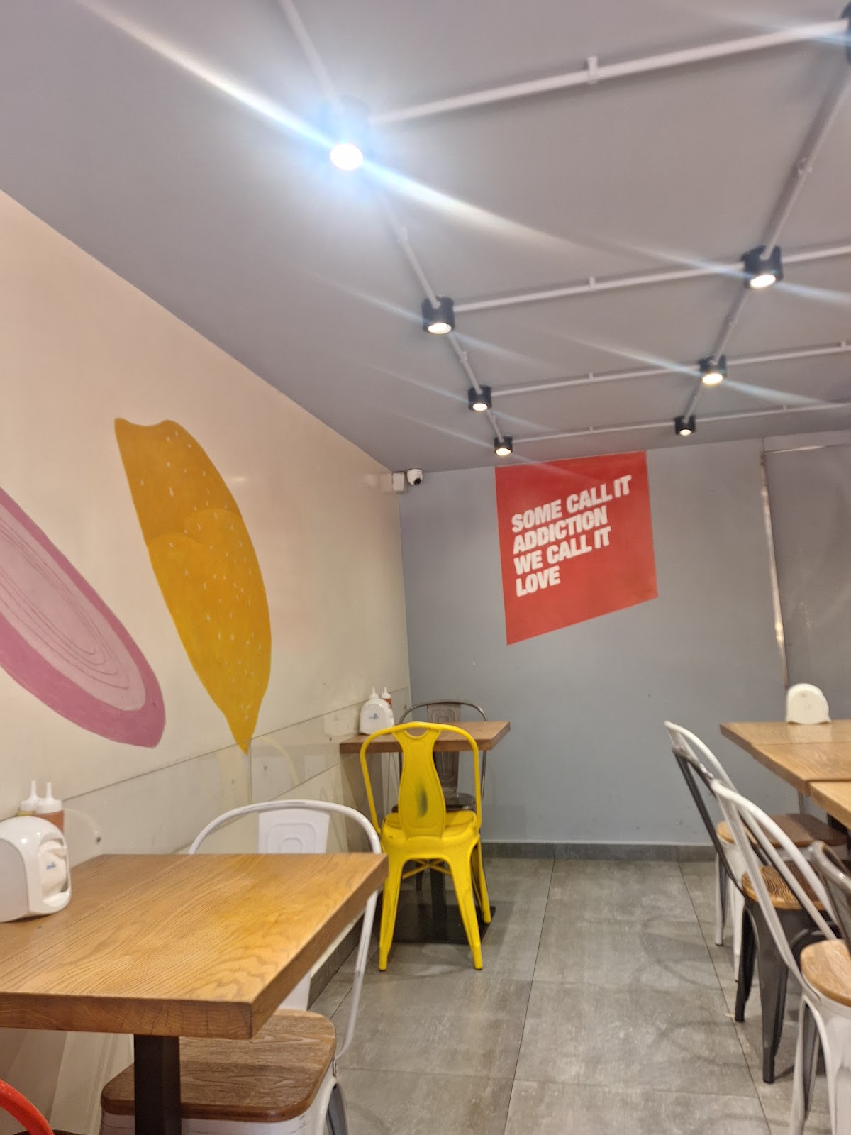 Mano Burger — photograph 3