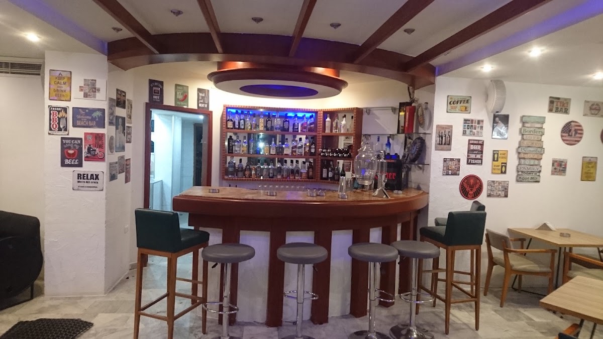 Fonzy bistro bar — photograph 3