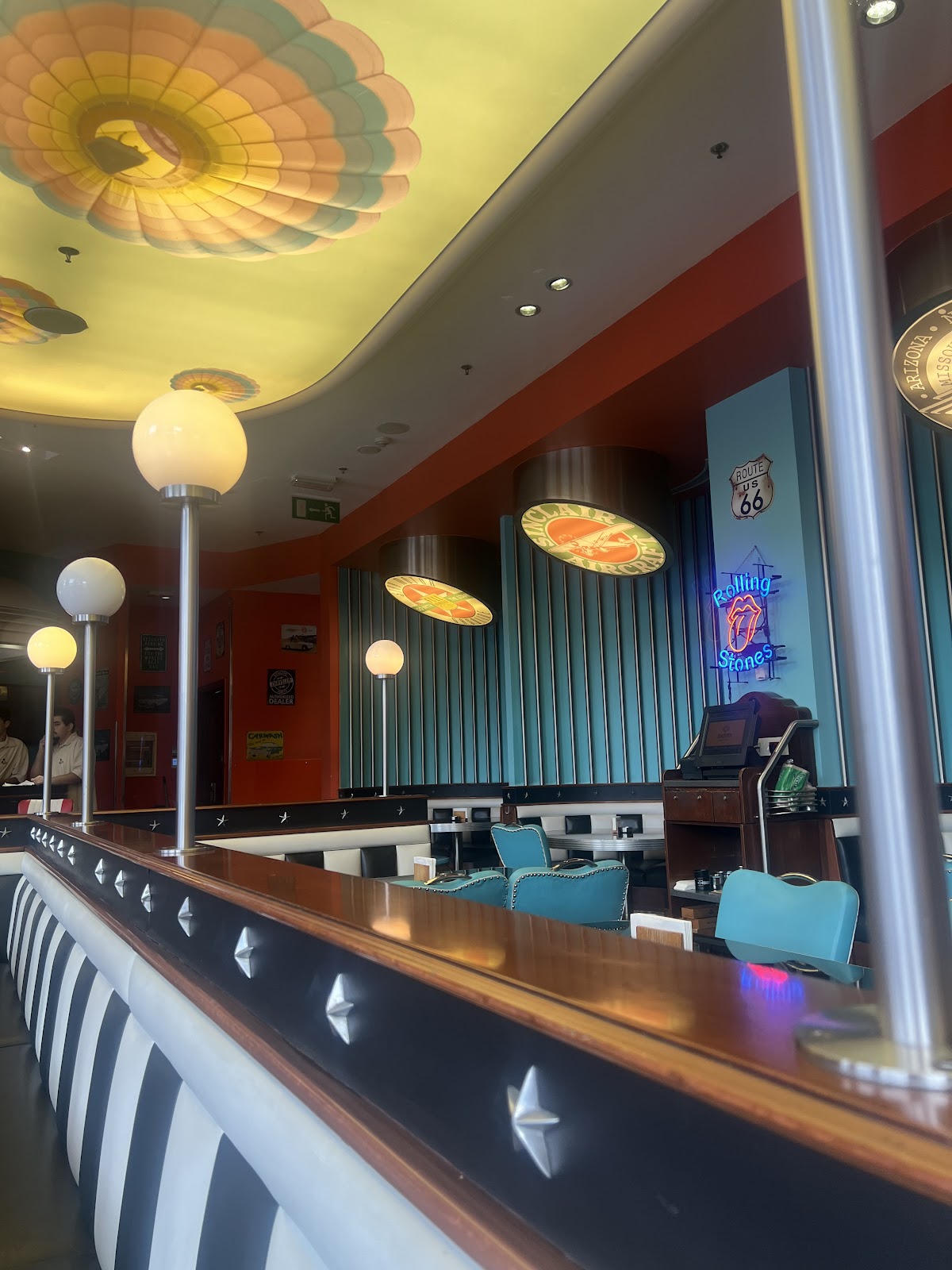 Roadster Diner — photograph 3