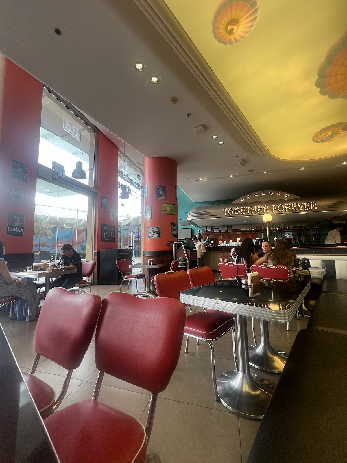 Roadster Diner — photograph 4