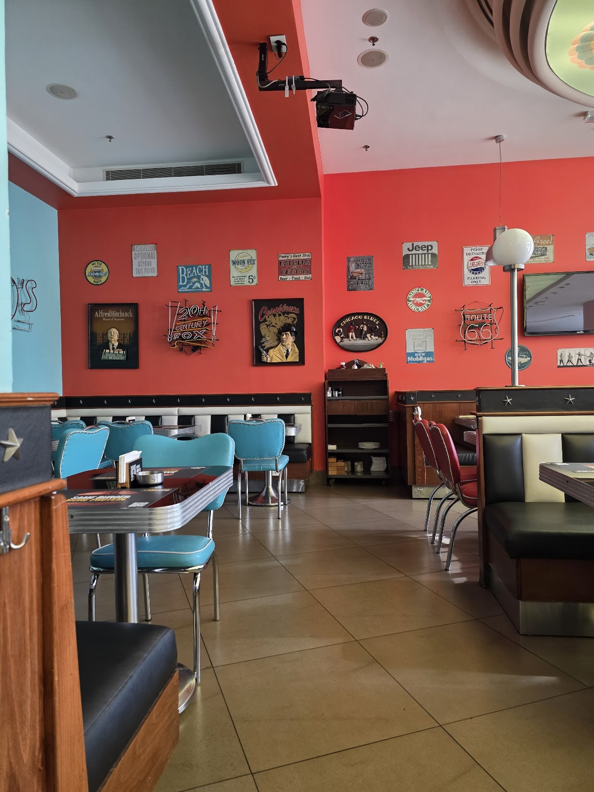Roadster Diner — photograph 5