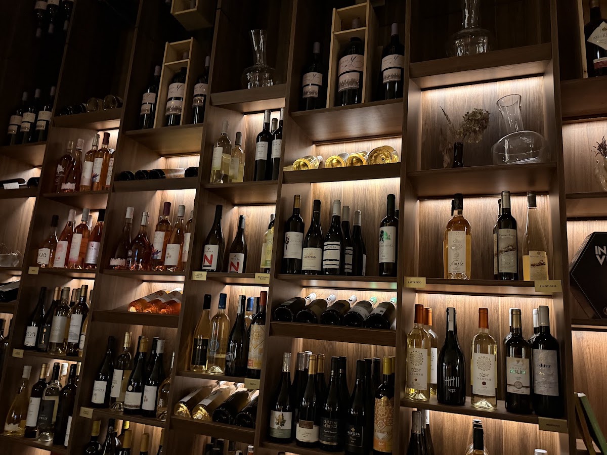 Levain Wine Bar — photograph 3
