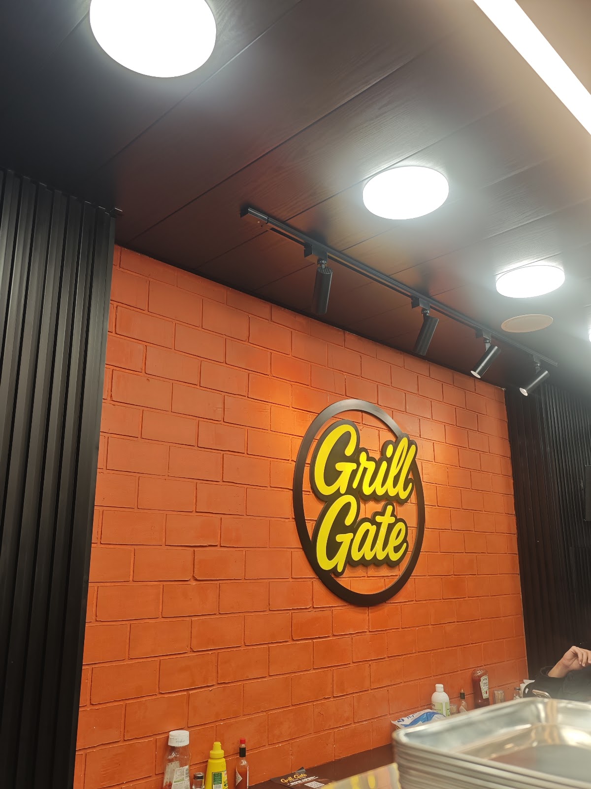 Grill Gate — photograph 4