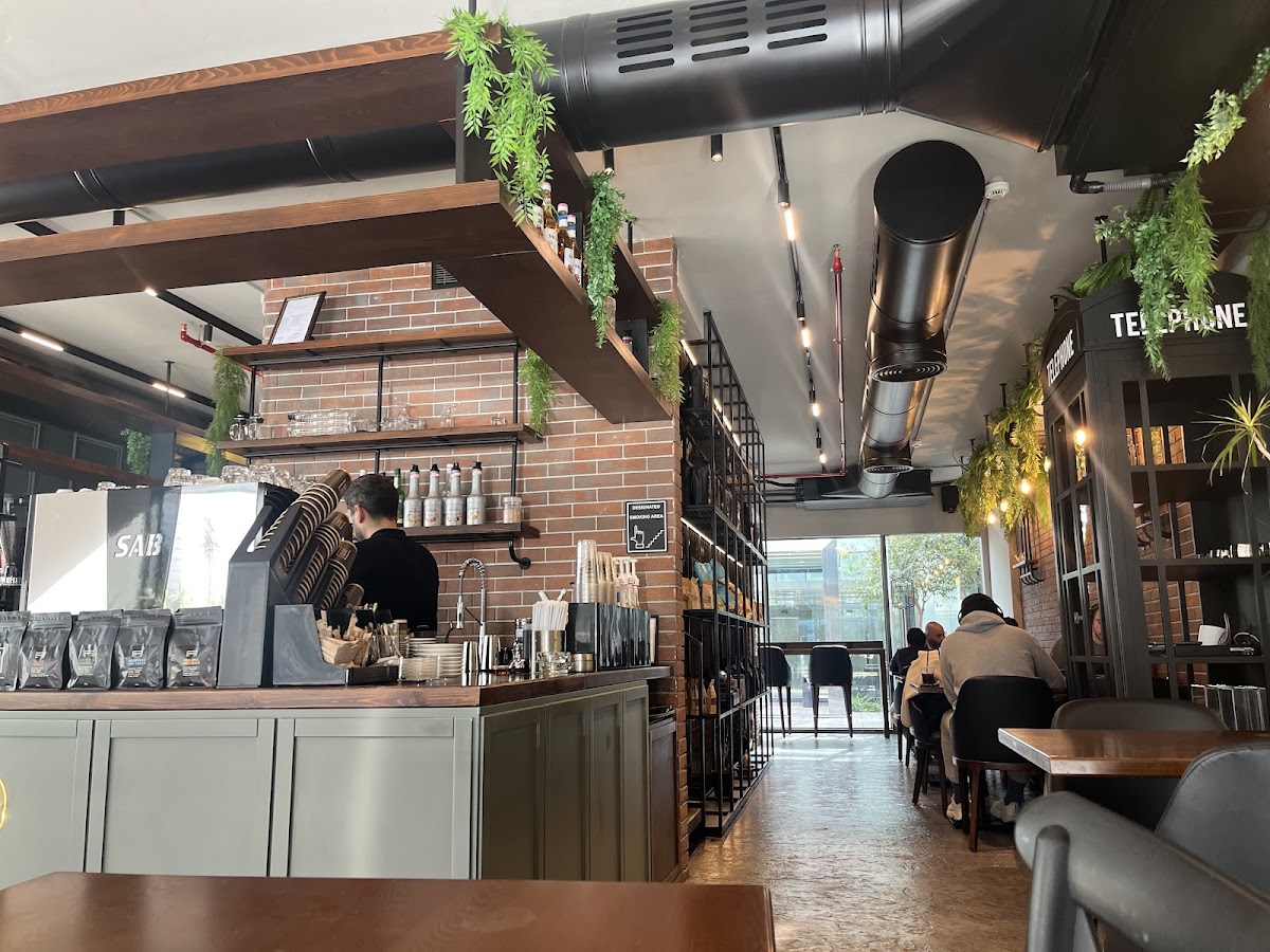 5 Beans Coffee Shop — photograph 4