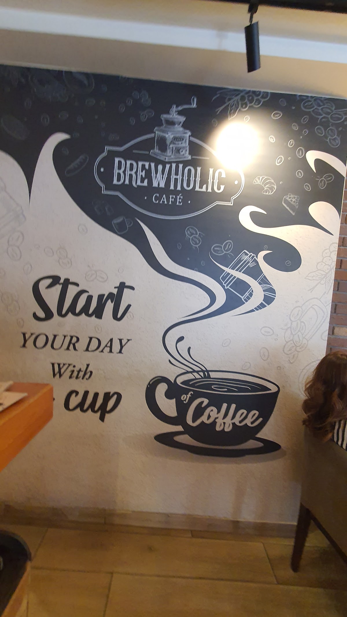 BREWHOLIC CAFE — photograph 4