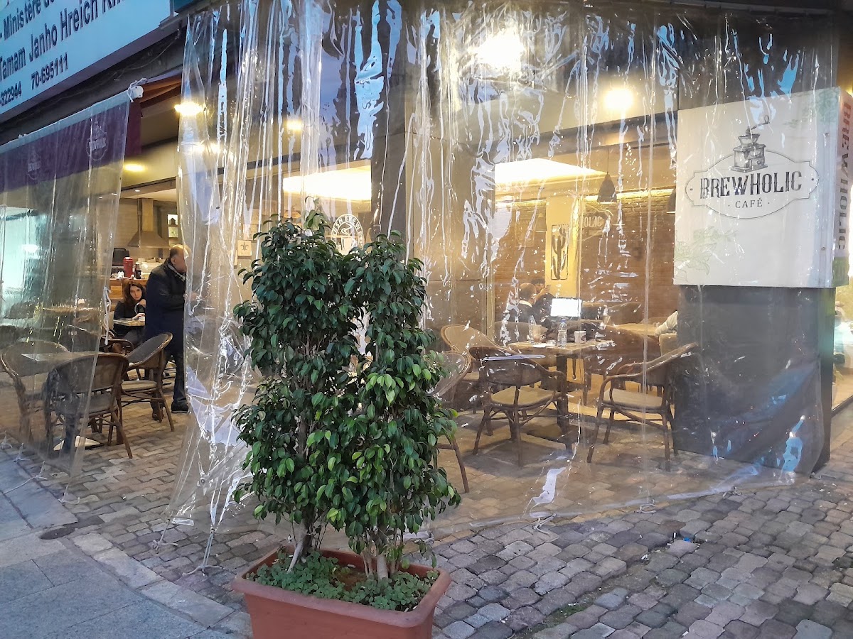 BREWHOLIC CAFE — photograph 5