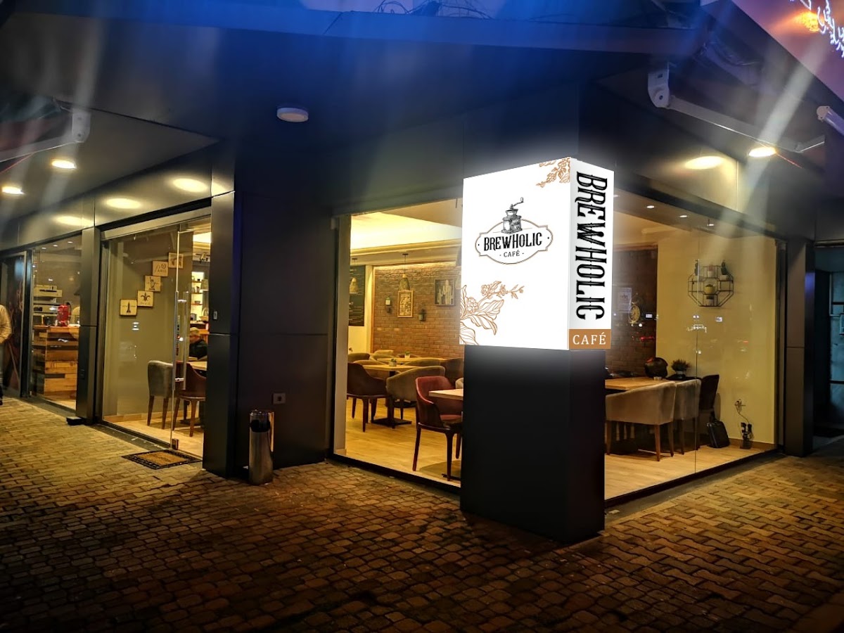 BREWHOLIC CAFE — photograph 6
