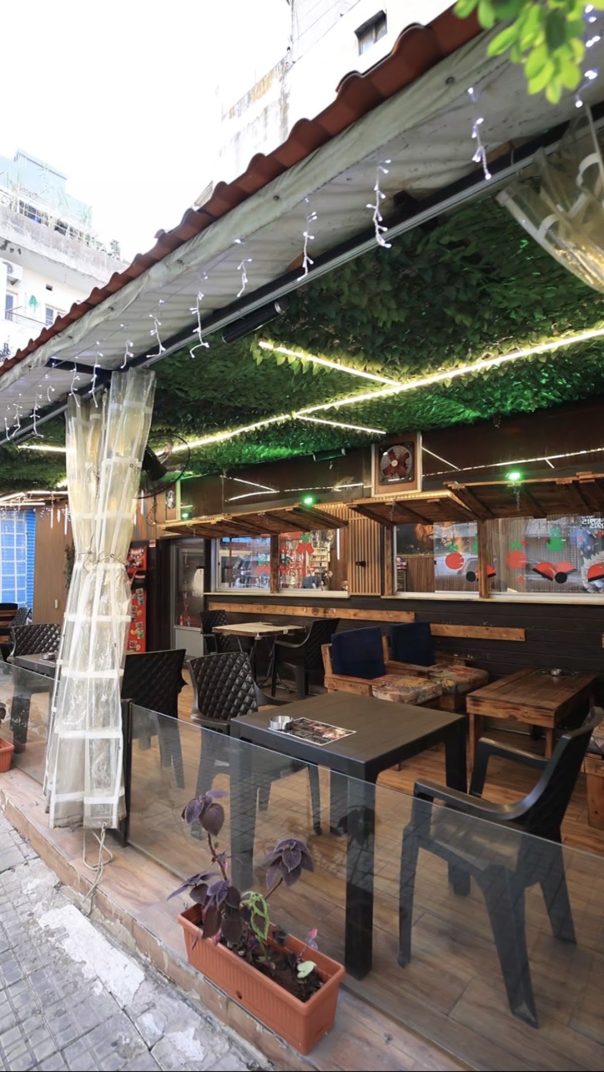 Mikey's cafe — photograph 3
