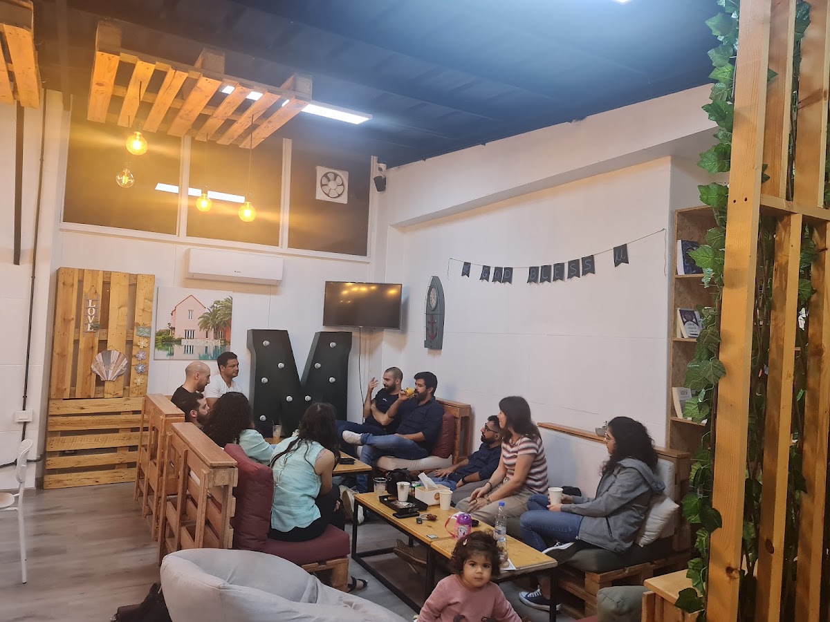 Oikos Coffee Lounge — photograph 5