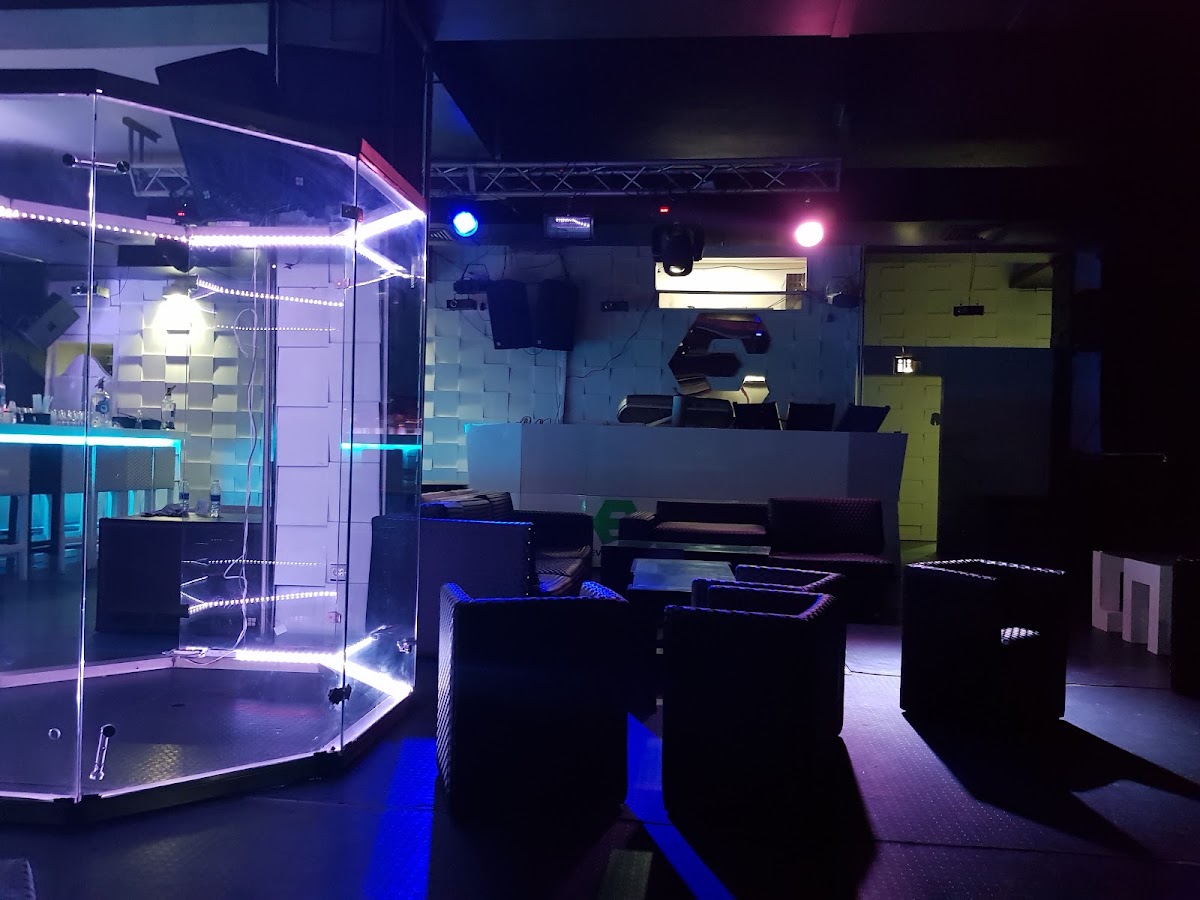 CAFE BAR