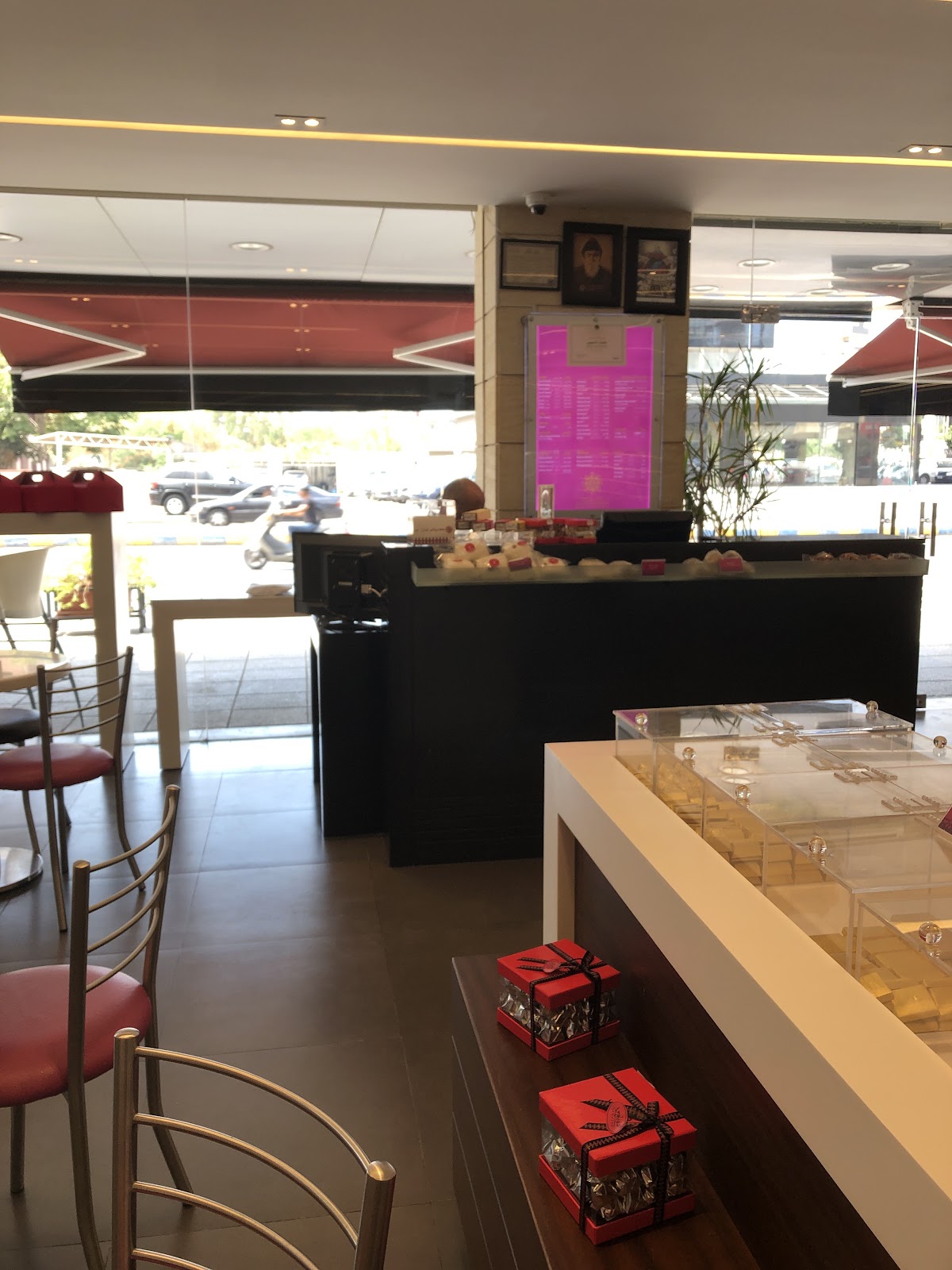 Douaihy Sweets – Dekwaneh — photograph 4