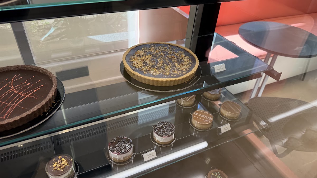 Noir Chocolate Coffee Shop — photograph 3