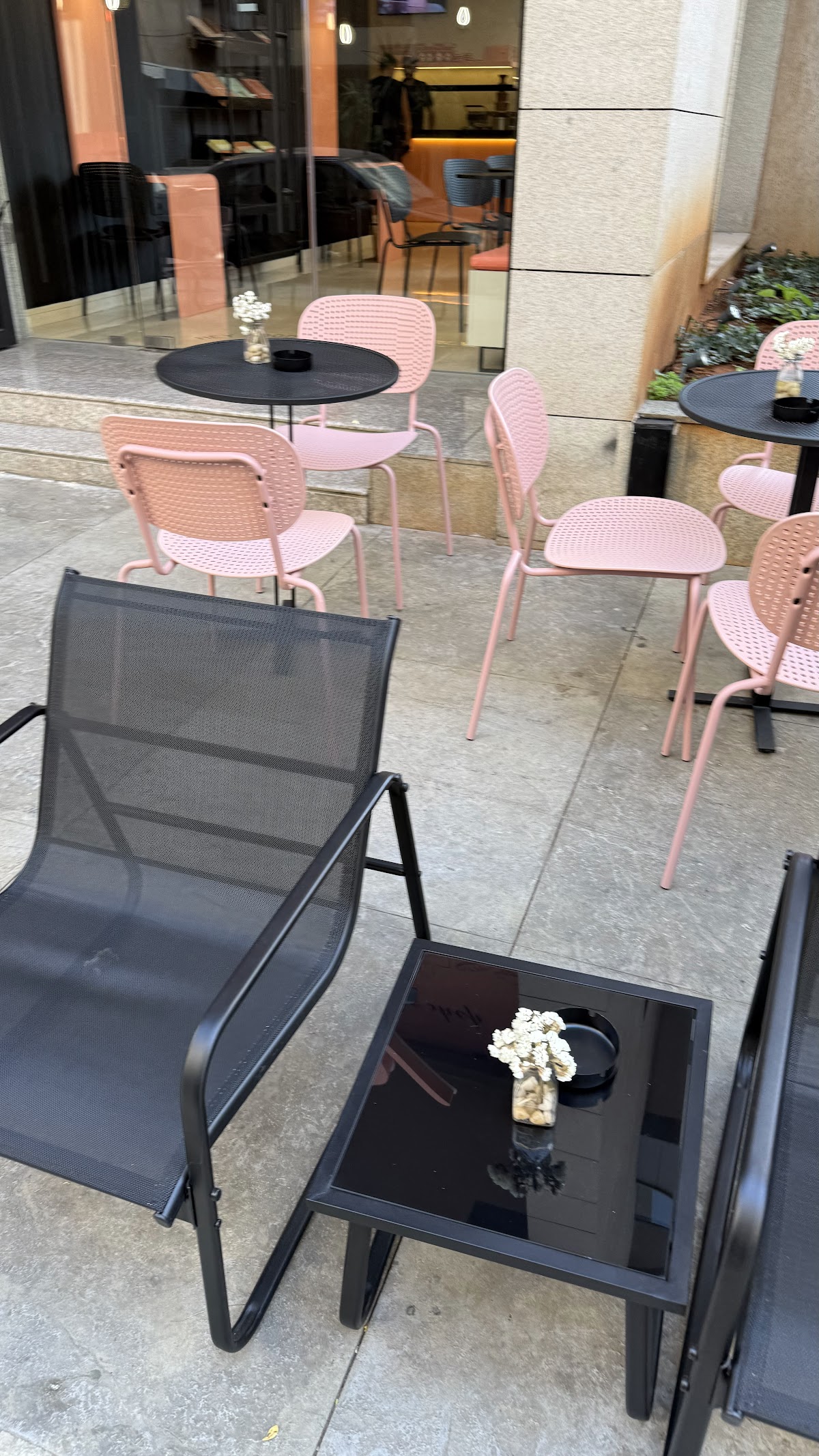 Noir Chocolate Coffee Shop — photograph 5