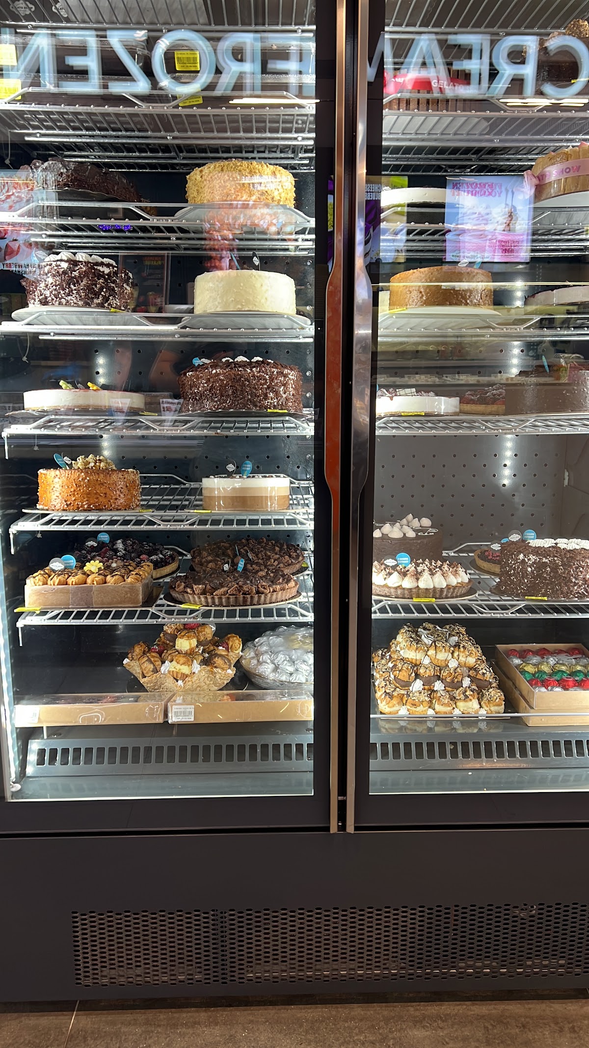 Gelato Show Ashrafieh — photograph 2