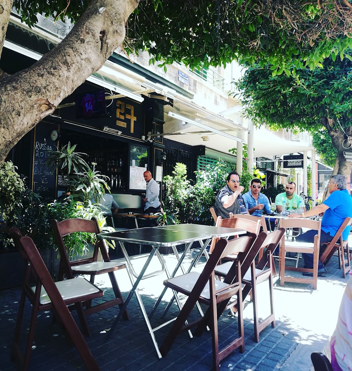 27 Cafe Pub