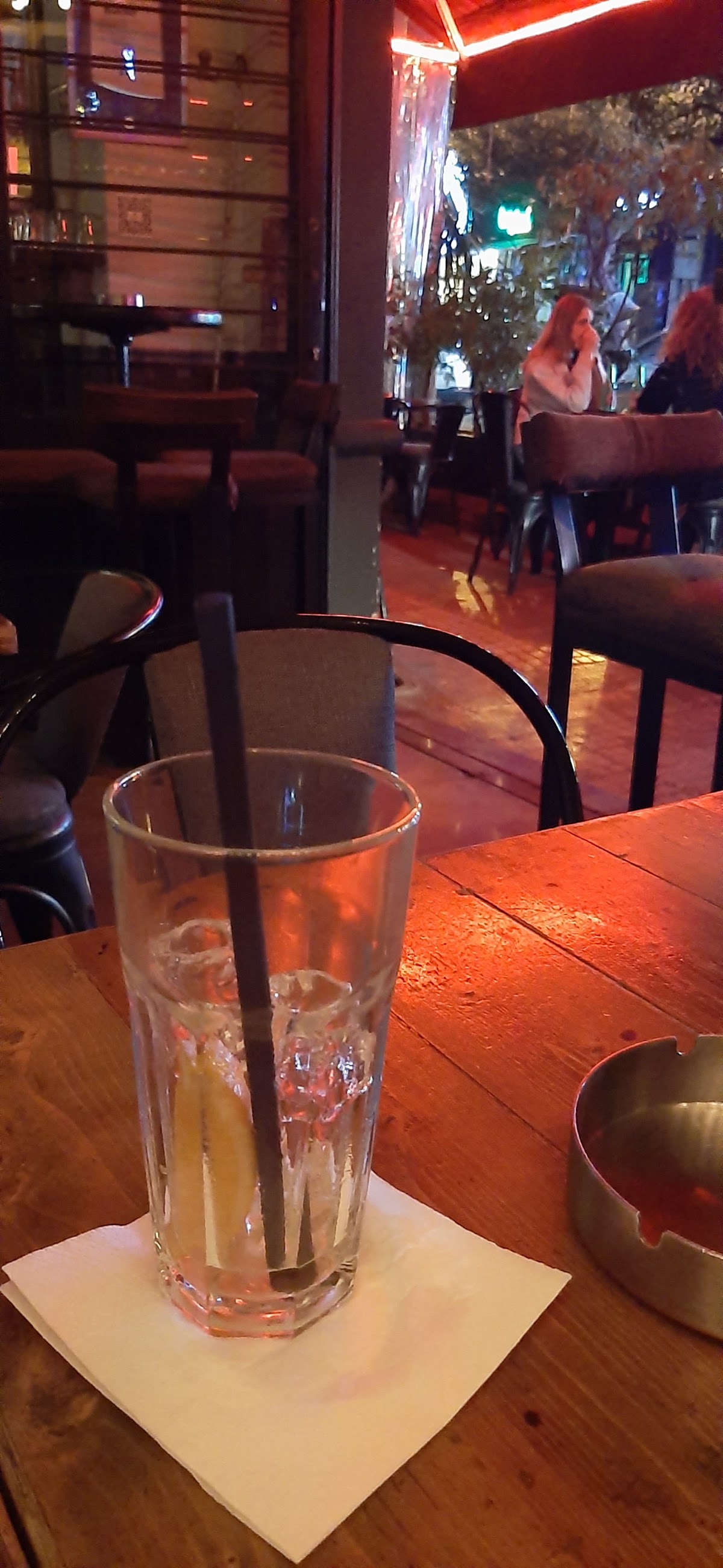 27 Cafe Pub — photograph 4