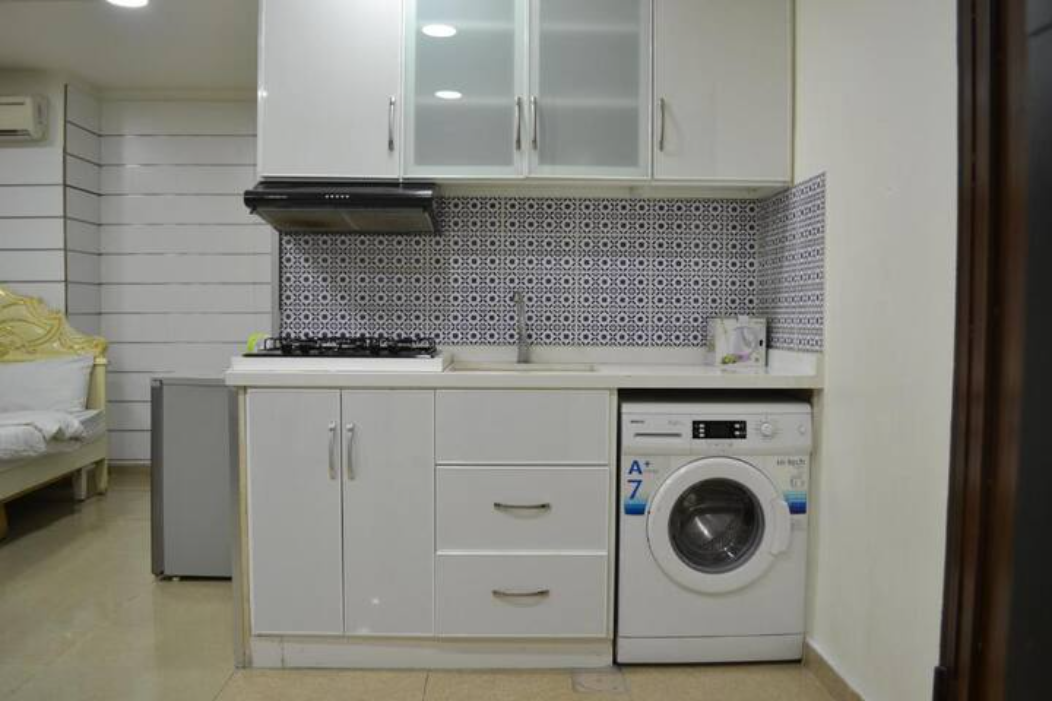 Silver Apartments — photograph 5