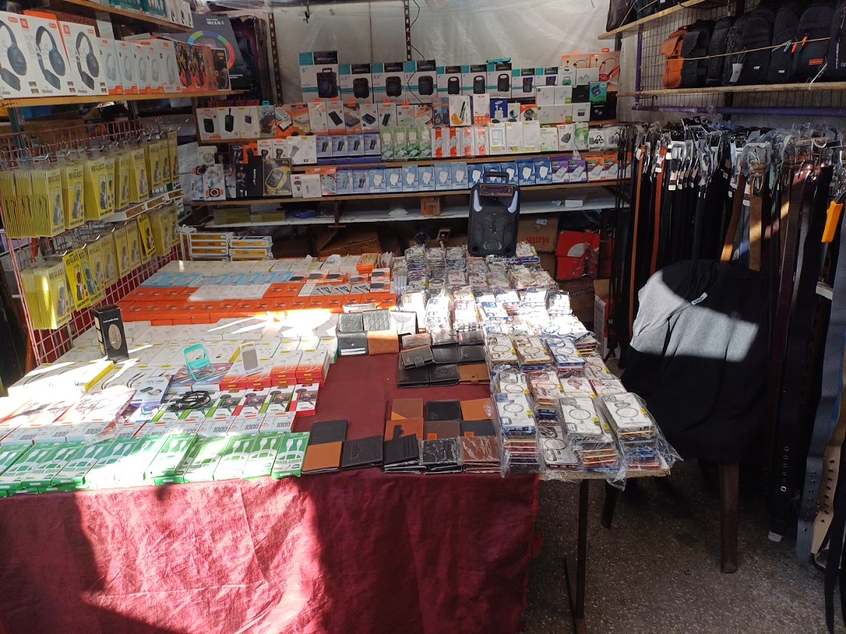 Sunday Public Market - Misc — photograph 3
